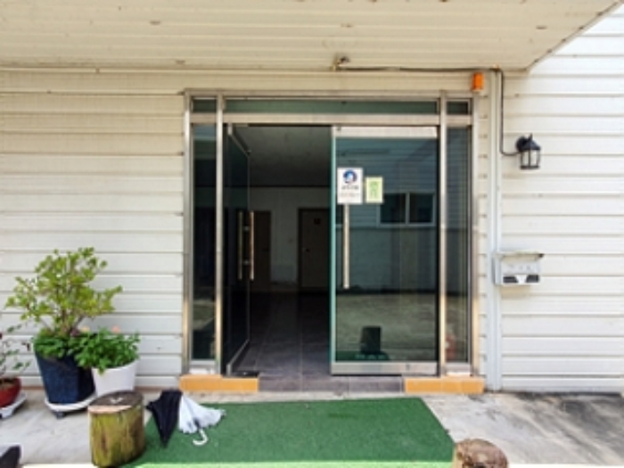 기호8의 2층 입구