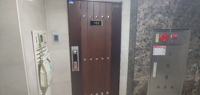 [대상물건 현관문]