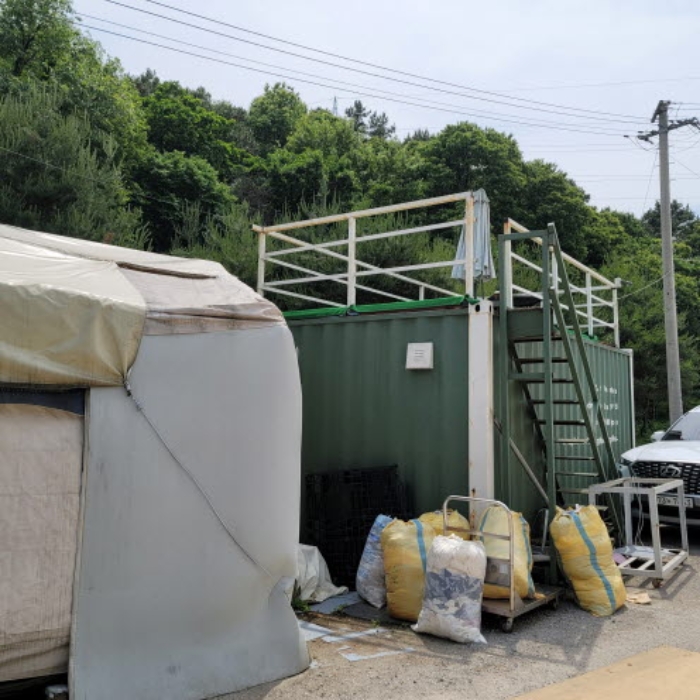 제시외 건물(컨테이너) 전경