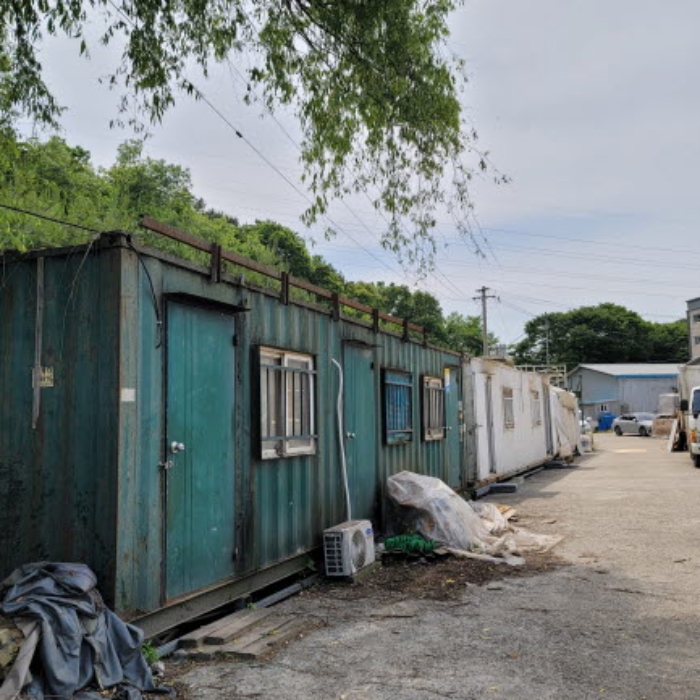 제시외 건물(컨테이너) 전경