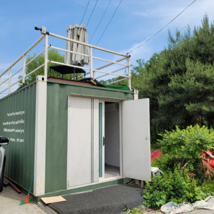 제시외 건물(컨테이너) 전경