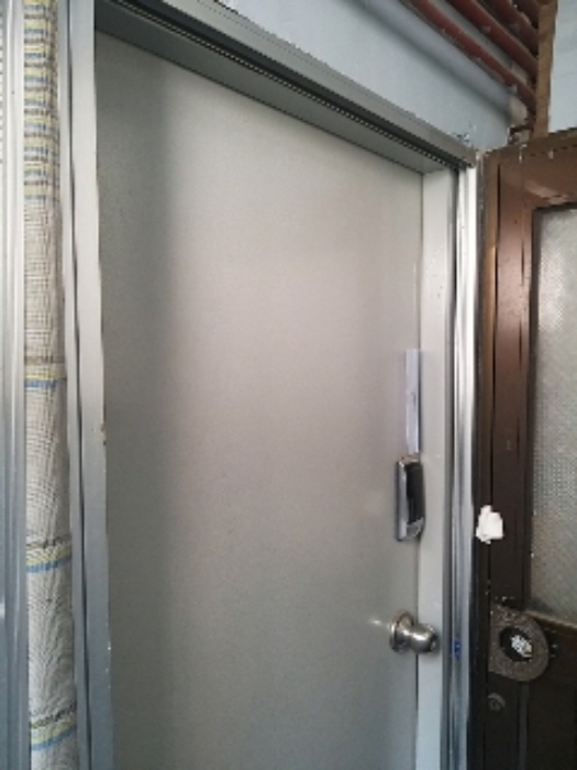 세대출입문(지하 뒤쪽)