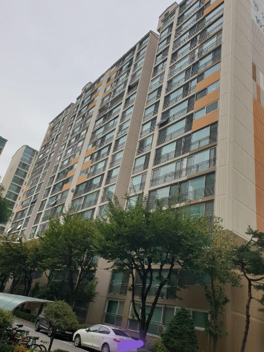 본건 동성아파트 103동 전경