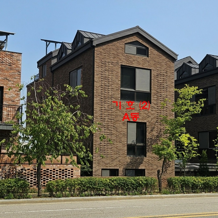 본건 전경 (촬영 위치 : 남측 인근)