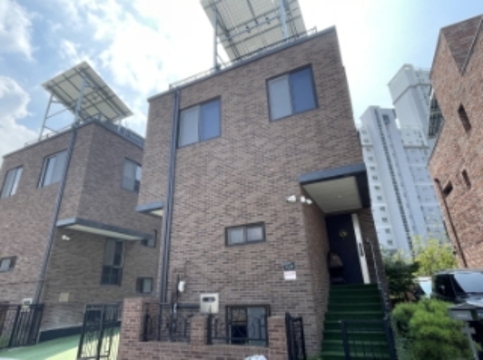 1동 건물의 전경