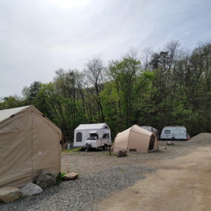 목록2 토지 및 제시외 캬라반, 텐트 전경