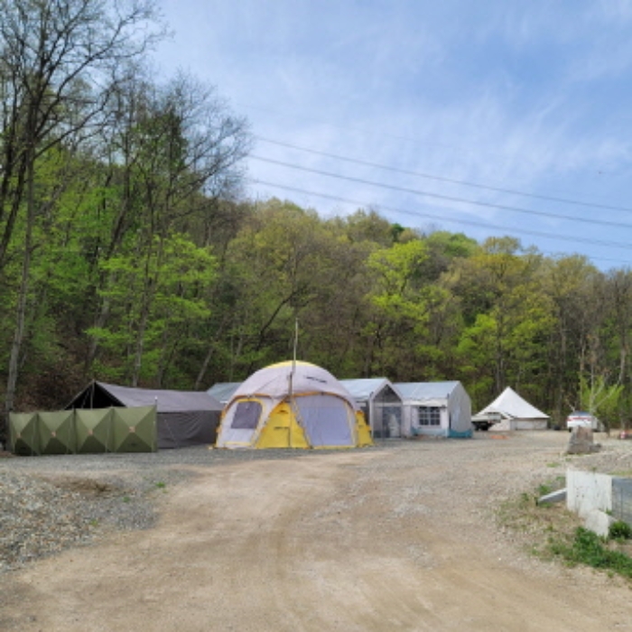 목록2 토지 및 제시외 텐트 전경