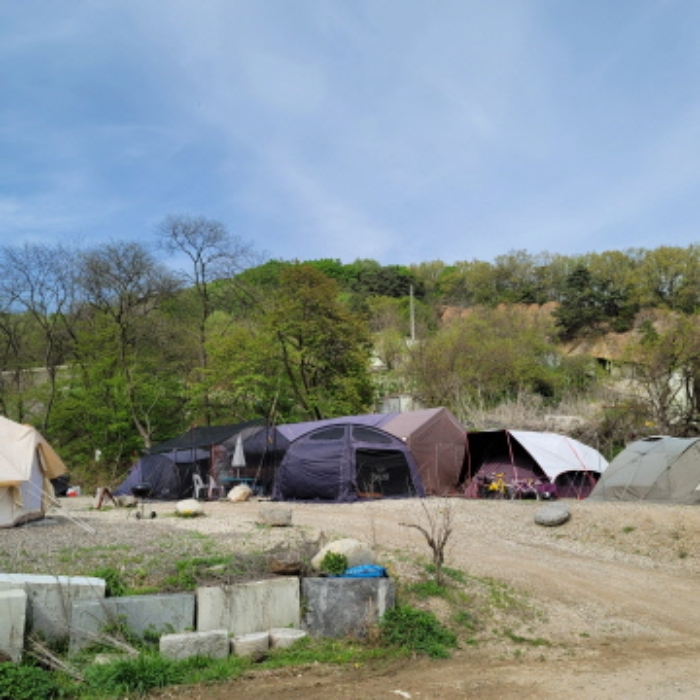 목록2 토지 및 제시외 텐트 전경