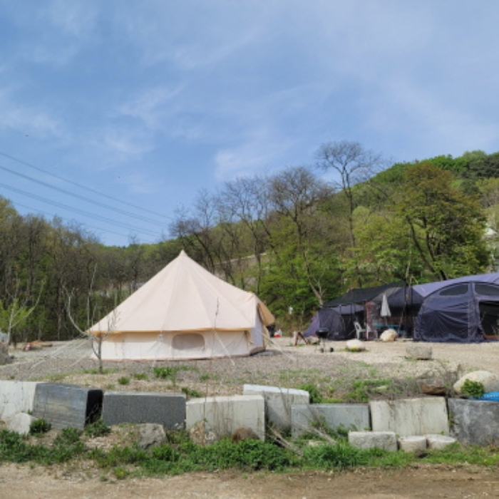 목록2 토지 및 제시외 텐트 전경