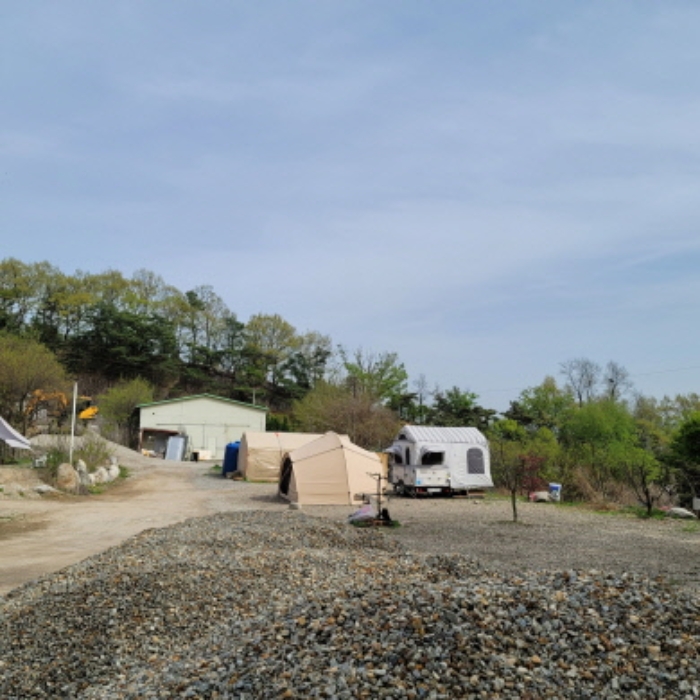 목록2 토지 및 제시외 텐트 전경