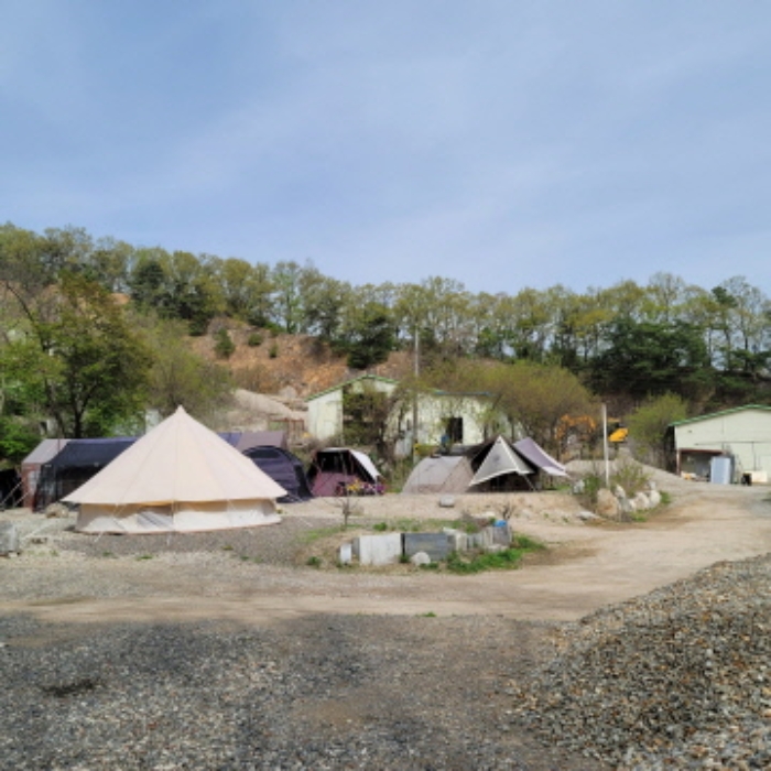 목록2 토지 및 제시외 텐트 전경