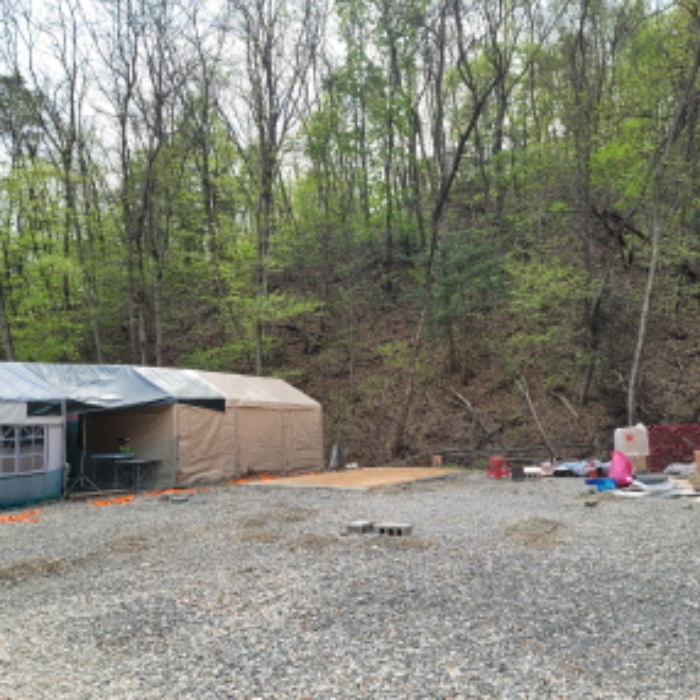 목록2 토지 및 제시외 텐트 전경