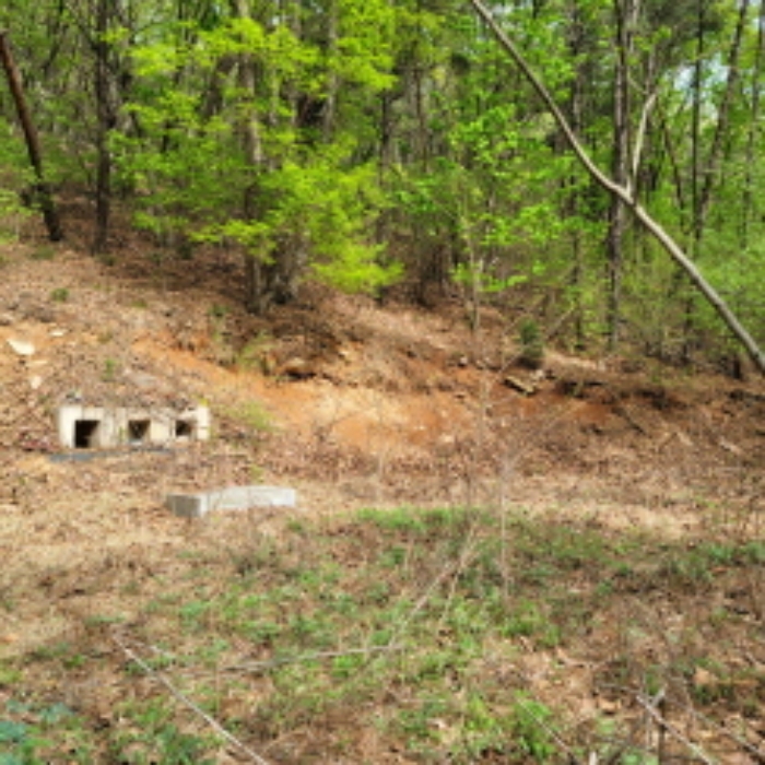 목록2 토지에 제시외 분묘 1기(평장)가 소재함