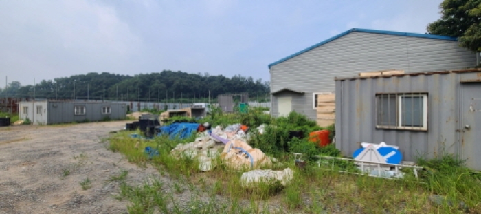 목록 3 토지상 제시외 컨테이너 등 전경