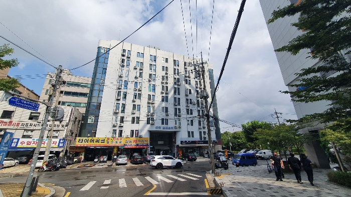 본 건 건 물 전 경