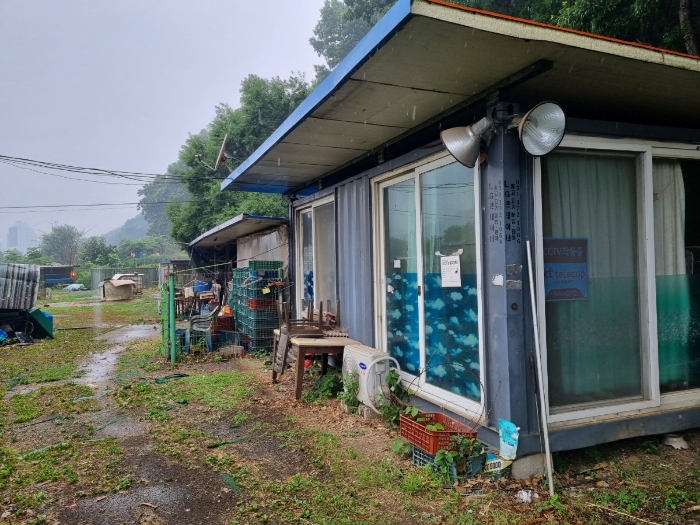 본건 제시외건물 부분