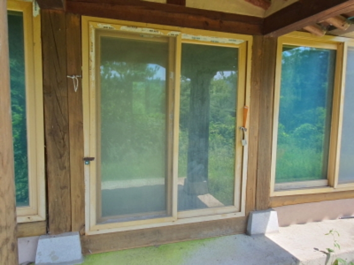 현장사진[목록 16,17번: 영동리 50-10(거먹골길 23-53) 건물 출입문]