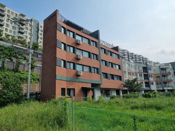 본건 남서측에서 촬영