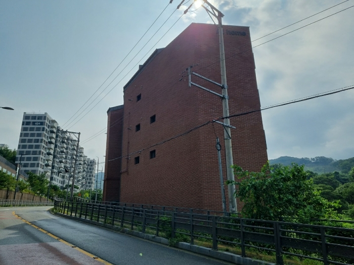 본건 북서측에서 촬영