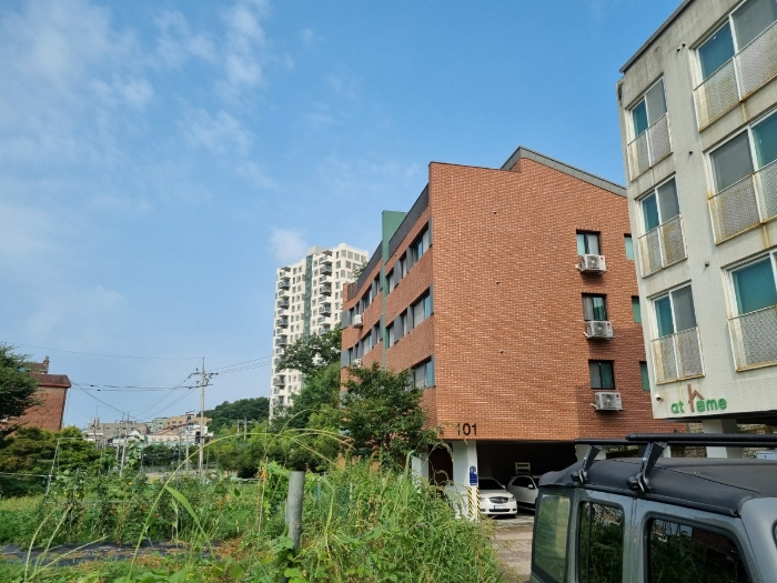 본건 동측에서 촬영