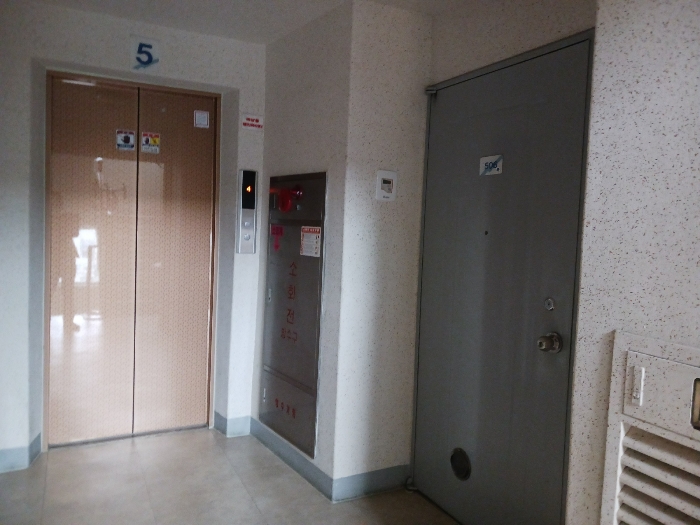 5층 506호 승강기 위치.