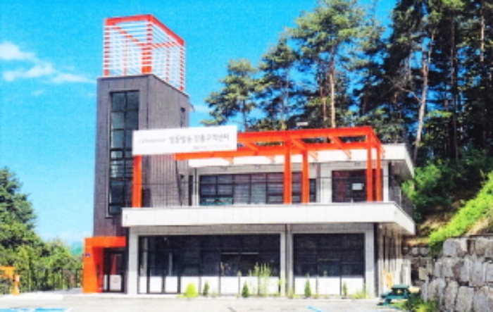 본 건(기호2번 : 2층 근린생활시설 전경)