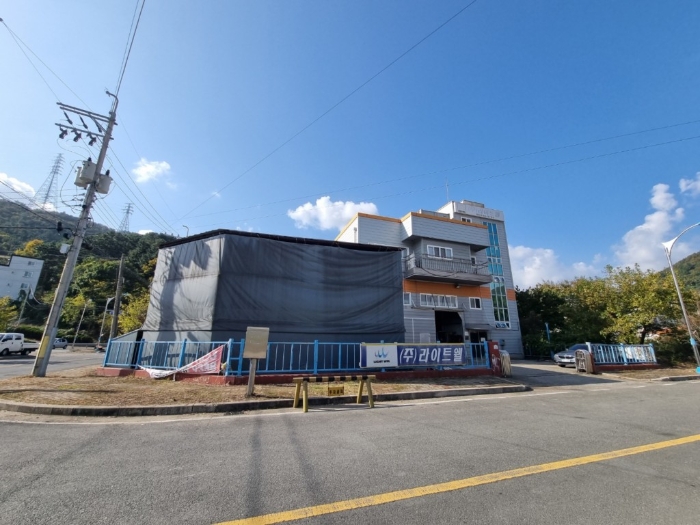 대상물건 일련번호1),2) 토지 및 건물 전경