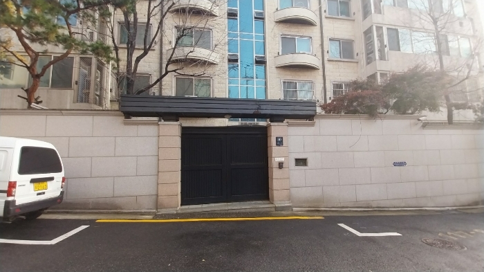 본건 방배동빌라트아파트 정문