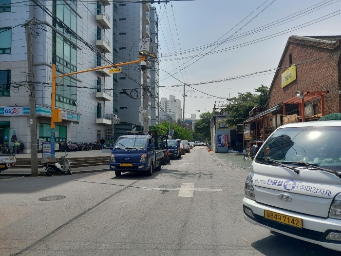 주위환경(남서측 도로변)