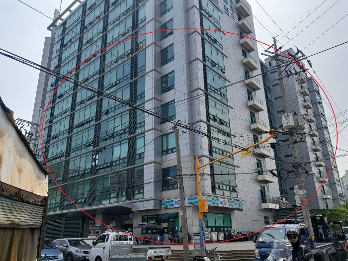 본건이 속한 건물전체전경(남서측 방면)