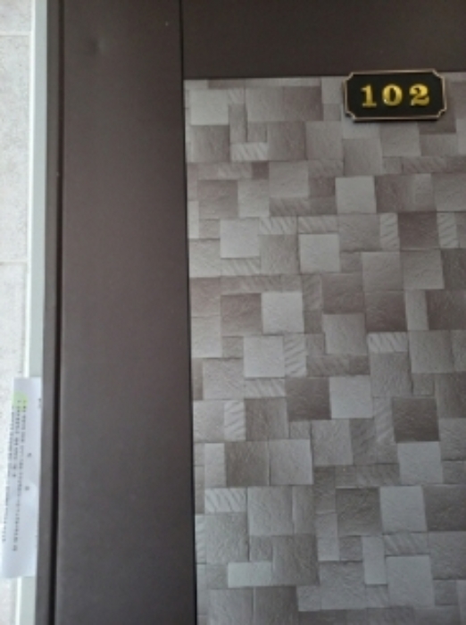 1층 102호 세대출입문