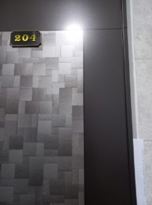 204호 세대출입문