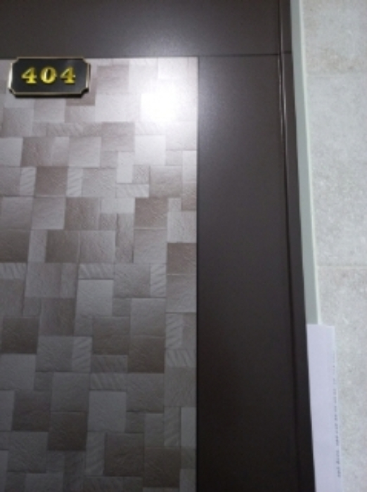 404호 세대출입문