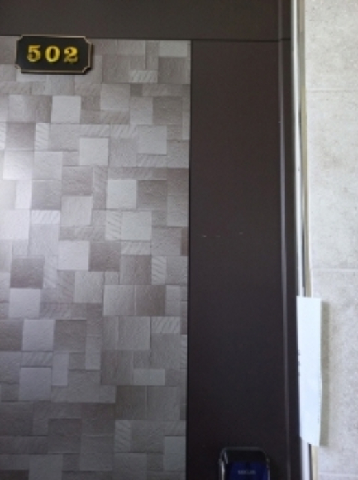 502호 세대출입문