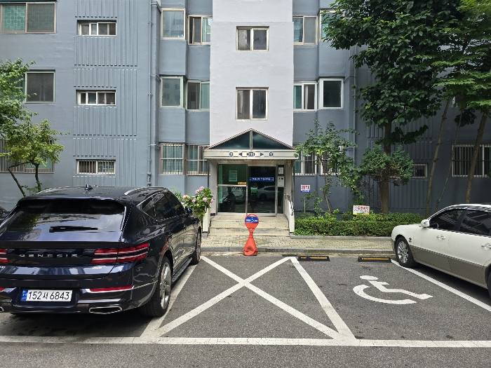 본건 공동현관 출입구 전경(1ㆍ2호라인)