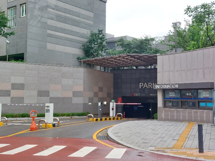 주차장 출입구