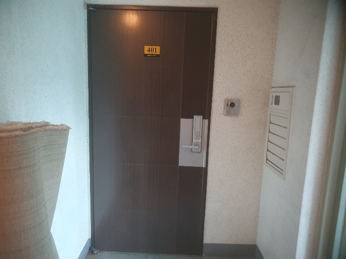 본건401호 입구 및 외현관