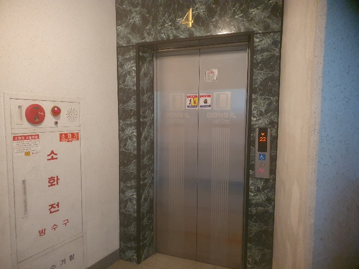 4층 승강기홀 및 로비