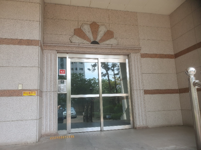 rㅗㅇ동 주 출입구