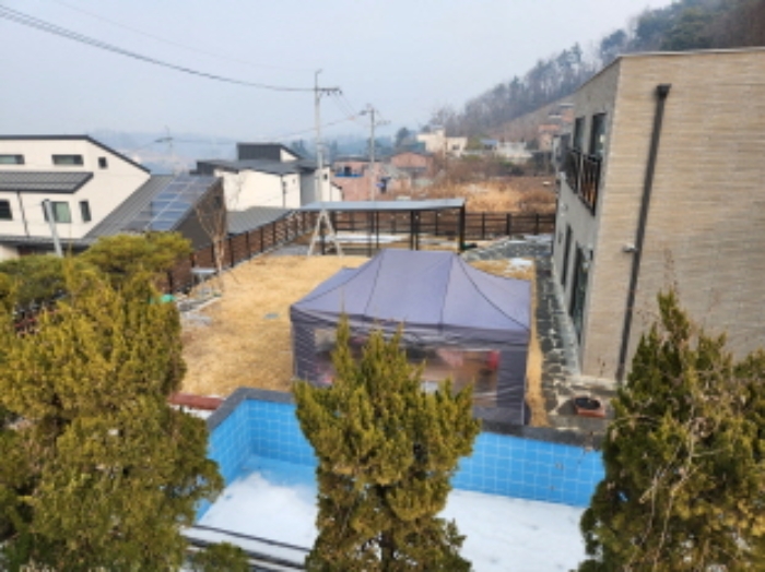 목록1 정원 모습(수영장 및 목조 시설물소재)