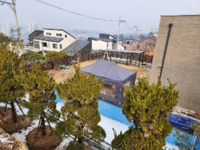 목록1 정원 모습(수영장 및 목조 시설물소재)