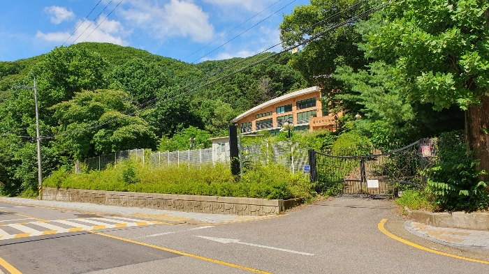 전경: 북동측에서 촬영