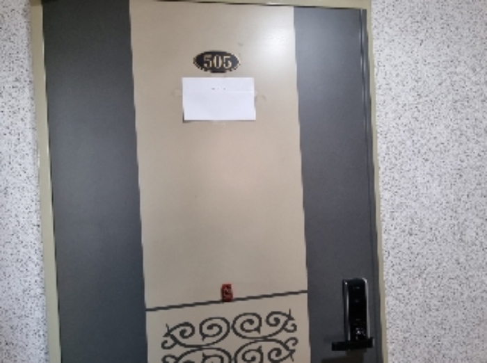 목록 2. 건물 5층 505호 출입문(안내문)