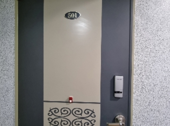 목록 2. 건물 5층 501호 출입문