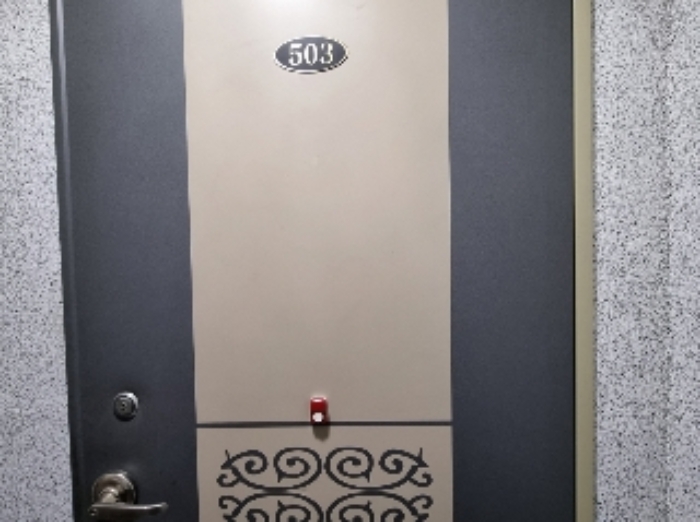 목록 2. 건물 5층 503호 출입문