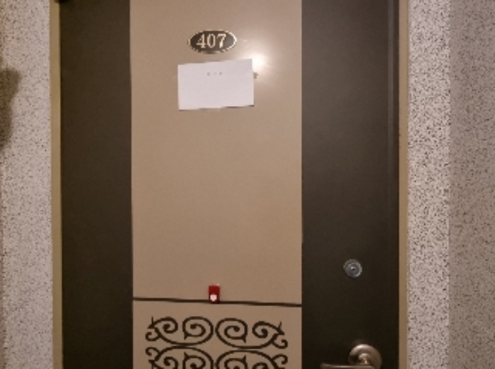 목록 2. 건물 4층 407호 출입문(안내문)