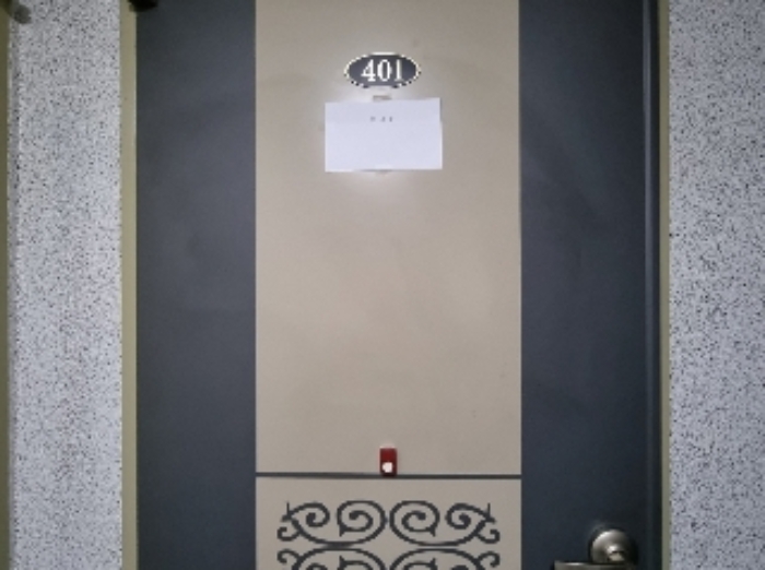 목록 2. 건물 4층 401호 출입문(안내문)