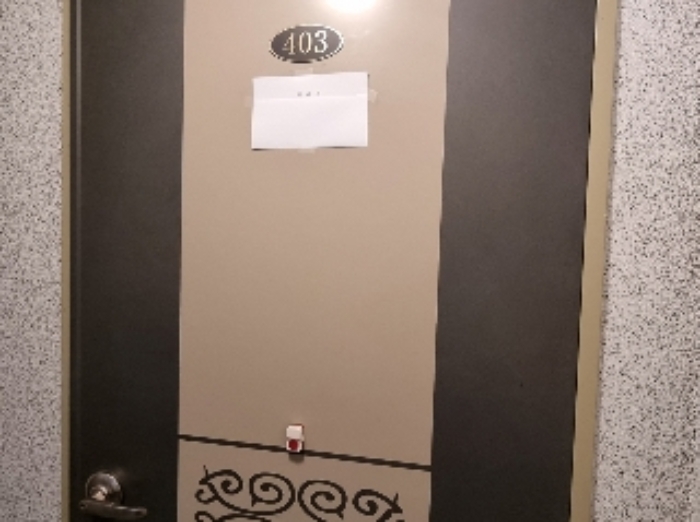 목록 2. 건물 4층 403호 출입문(안내문)