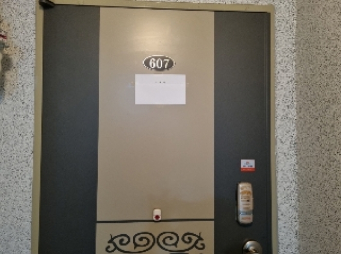 목록 2. 건물 6층 607호 출입문(안내문)