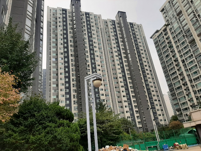 호계이-편한세상아파트 제115동 북동측 전경
